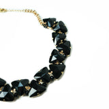 Collana con pietre nere