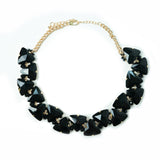 Collana con pietre nere